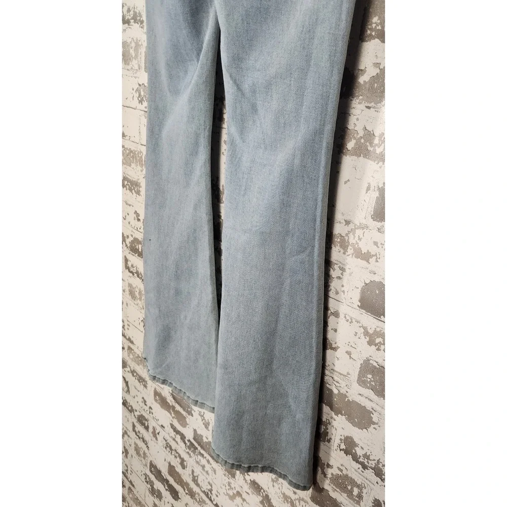 Forever‎ 21 Rewash Flare Jeans 8 Light Wash Denim Square Pockets Retro Style